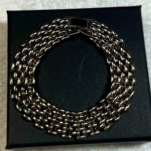 Vintage gold tone bracelet. Substantial stand out piece. Beauty!!!